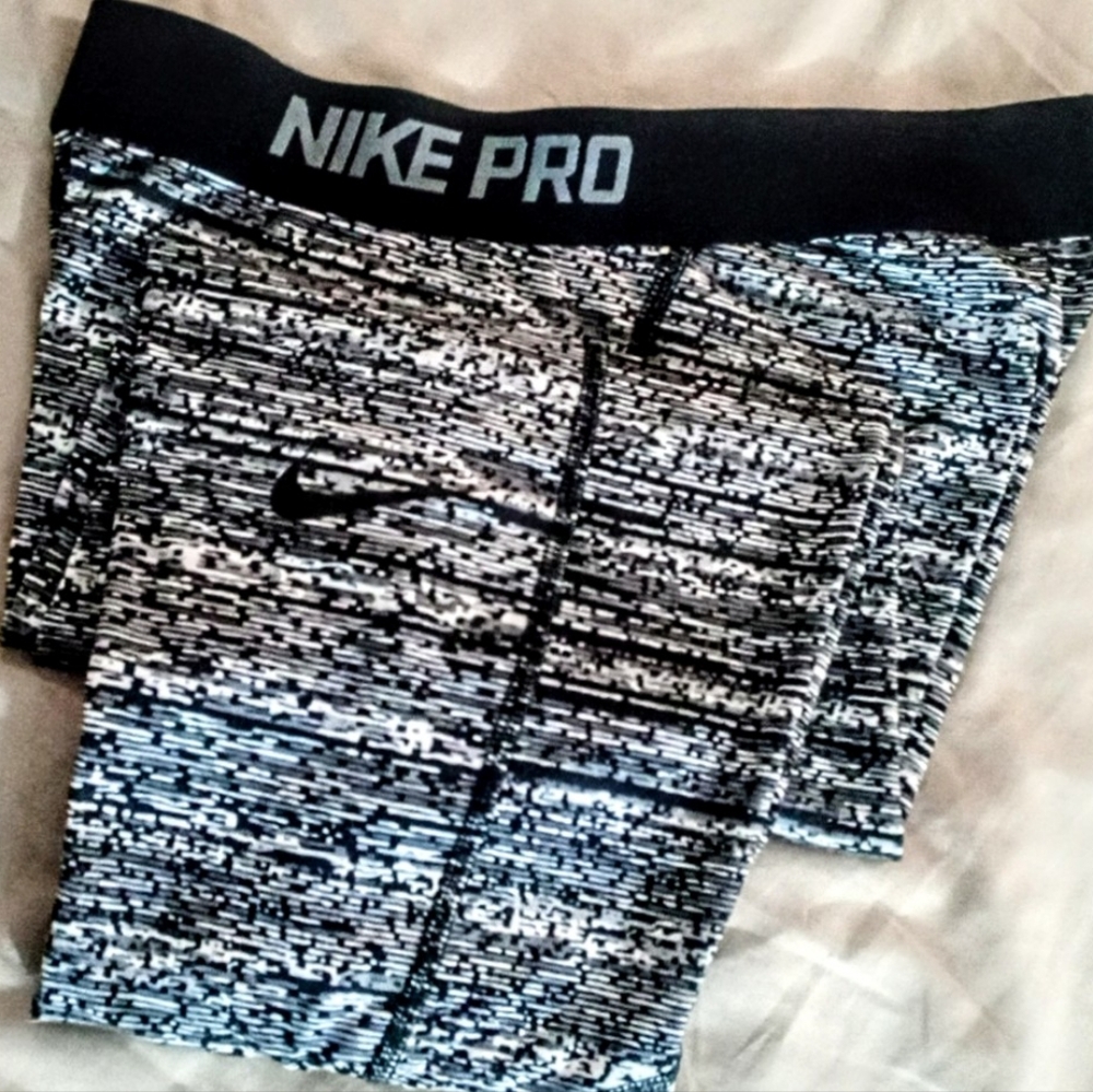 Nike Pro Black and White Patterned Shorts
